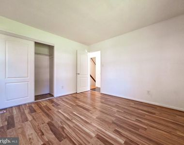 4221 N Valiant Court - Photo Thumbnail 2