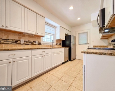 4221 N Valiant Court - Photo Thumbnail 13
