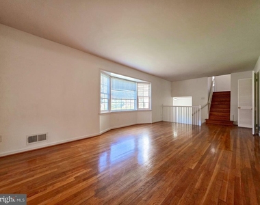 4221 N Valiant Court - Photo Thumbnail 18