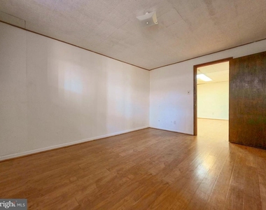 4221 N Valiant Court - Photo Thumbnail 35