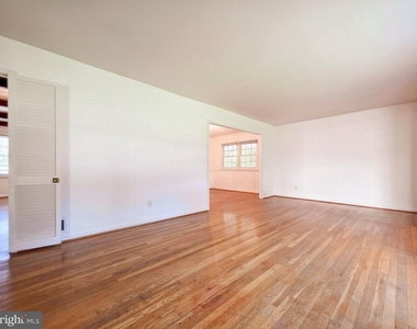 4221 N Valiant Court - Photo Thumbnail 17