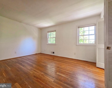 4221 N Valiant Court - Photo Thumbnail 27