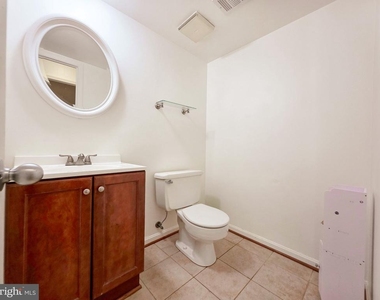 4221 N Valiant Court - Photo Thumbnail 4