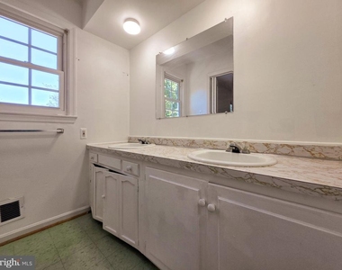 4221 N Valiant Court - Photo Thumbnail 29