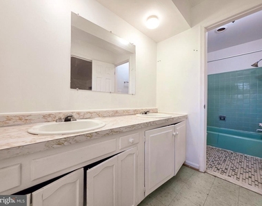 4221 N Valiant Court - Photo Thumbnail 30