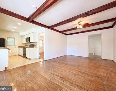 4221 N Valiant Court - Photo Thumbnail 11