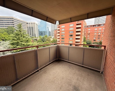 1111 Arlington Boulevard - Photo Thumbnail 3
