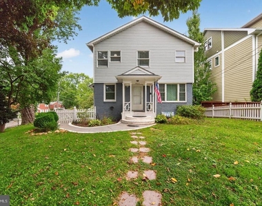 2637 N Greenbrier Street - Photo Thumbnail 1