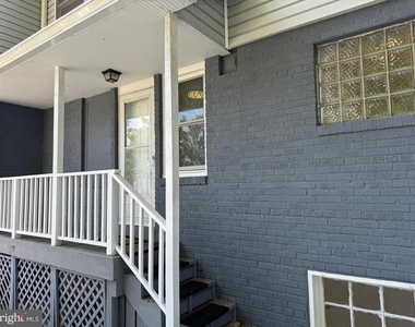 2637 N Greenbrier Street - Photo Thumbnail 3