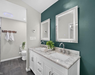 2637 N Greenbrier Street - Photo Thumbnail 17