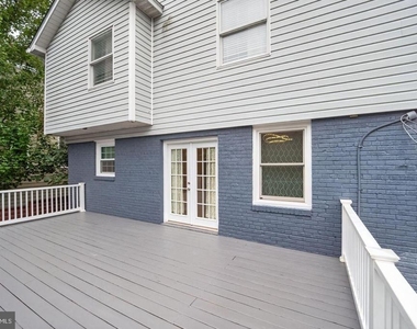 2637 N Greenbrier Street - Photo Thumbnail 13
