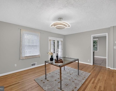 2637 N Greenbrier Street - Photo Thumbnail 10