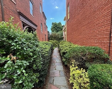 458 W Market Street - Photo Thumbnail 7