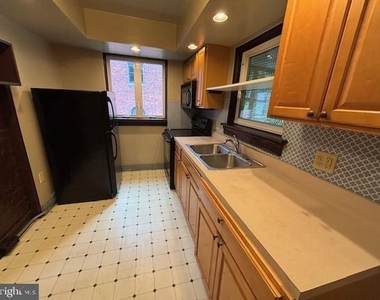 458 W Market Street - Photo Thumbnail 3