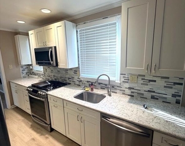 2615 Fernwood Avenue - Photo Thumbnail 3