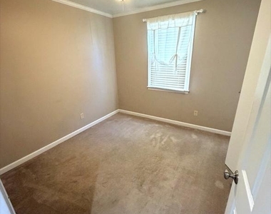 2615 Fernwood Avenue - Photo Thumbnail 9