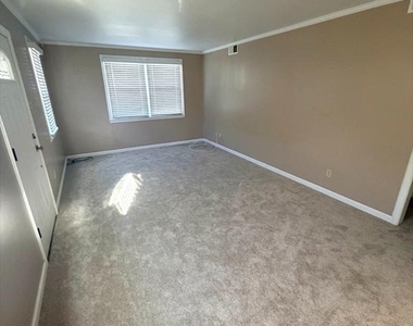 2615 Fernwood Avenue - Photo Thumbnail 6