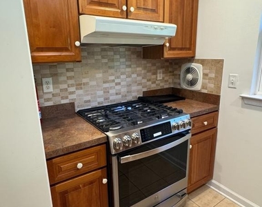 1155 York Road - Photo Thumbnail 6