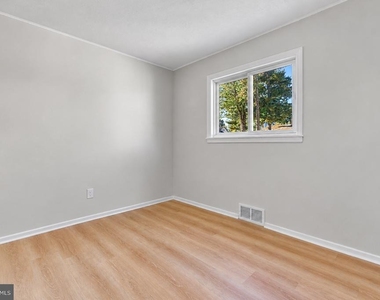 266 Eaton Avenue - Photo Thumbnail 7