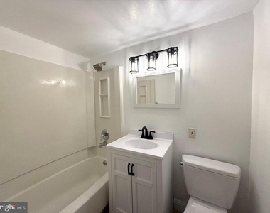 901 Barclay Towers - Photo Thumbnail 13