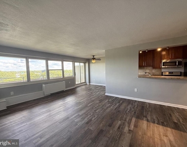 901 Barclay Towers - Photo Thumbnail 3