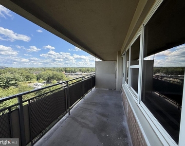 901 Barclay Towers - Photo Thumbnail 16