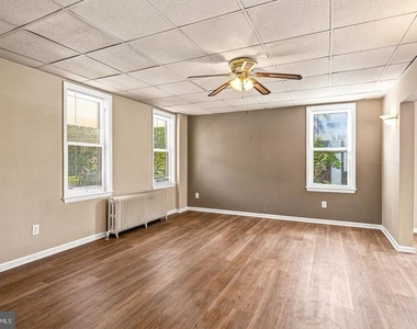 809 Collings Avenue - Photo Thumbnail 5