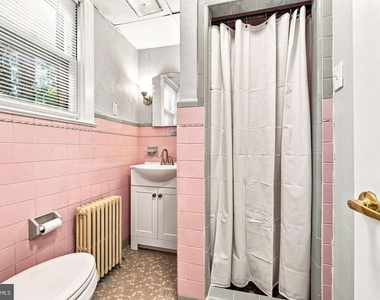 809 Collings Avenue - Photo Thumbnail 13