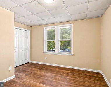 809 Collings Avenue - Photo Thumbnail 11