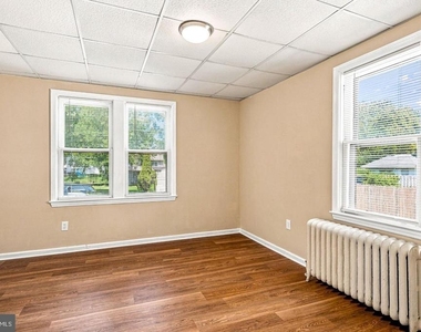 809 Collings Avenue - Photo Thumbnail 10