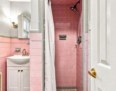 809 Collings Avenue - Photo Thumbnail 14