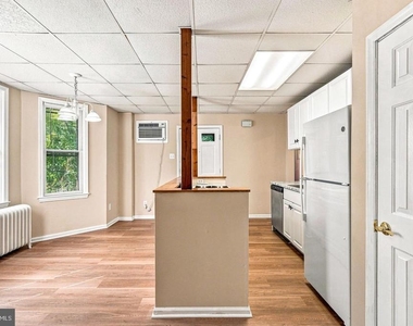 809 Collings Avenue - Photo Thumbnail 6