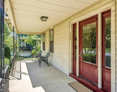 809 W Collings Avenue - Photo Thumbnail 2
