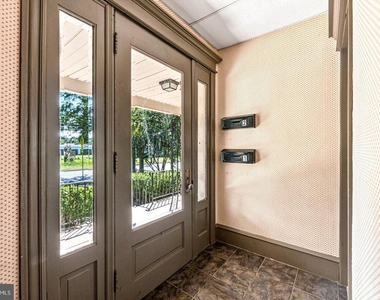 809 W Collings Avenue - Photo Thumbnail 3