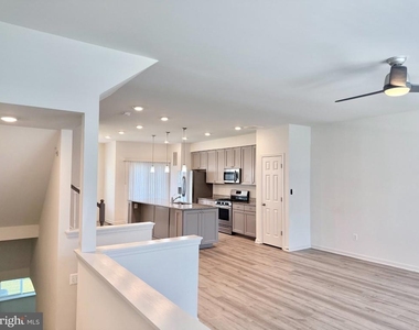 236 Jessica Lyn Avenue - Photo Thumbnail 4