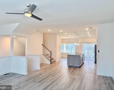 236 Jessica Lyn Avenue - Photo Thumbnail 2