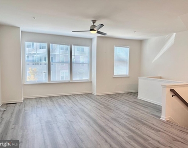 236 Jessica Lyn Avenue - Photo Thumbnail 5