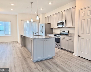 236 Jessica Lyn Avenue - Photo Thumbnail 7