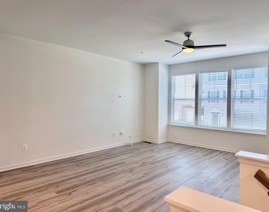 236 Jessica Lyn Avenue - Photo Thumbnail 6