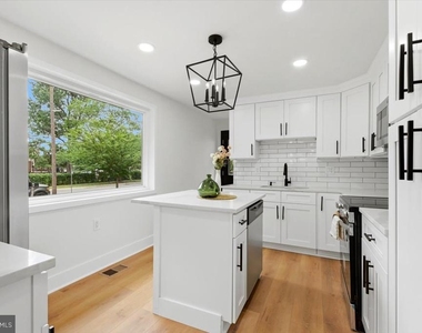 2412 Valley Way - Photo Thumbnail 1
