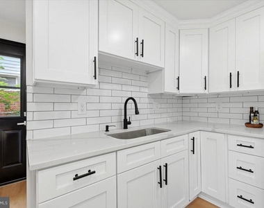 2412 Valley Way - Photo Thumbnail 3