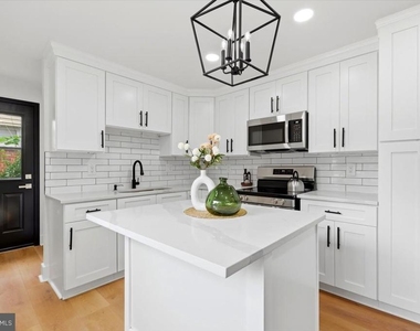 2412 Valley Way - Photo Thumbnail 5