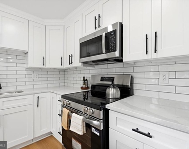 2412 Valley Way - Photo Thumbnail 2