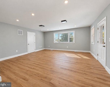 8607 Dunbar Avenue - Photo Thumbnail 6