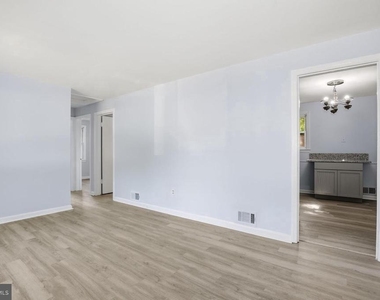 9712 51st Avenue - Photo Thumbnail 4