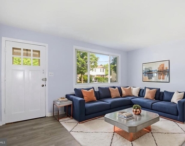 9712 51st Avenue - Photo Thumbnail 2