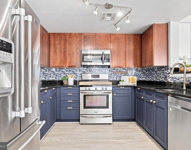 930 Wayne Avenue - Photo Thumbnail 4