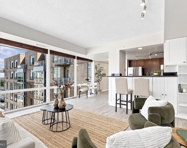 930 Wayne Avenue - Photo Thumbnail 8