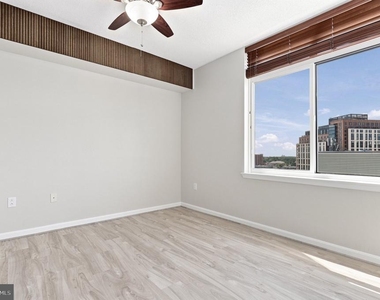 930 Wayne Avenue - Photo Thumbnail 17