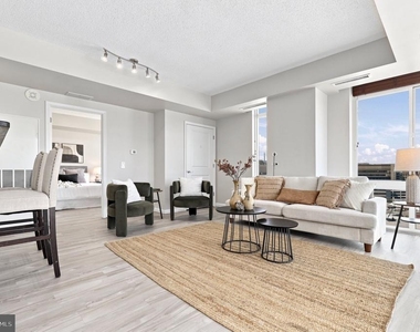 930 Wayne Avenue - Photo Thumbnail 9